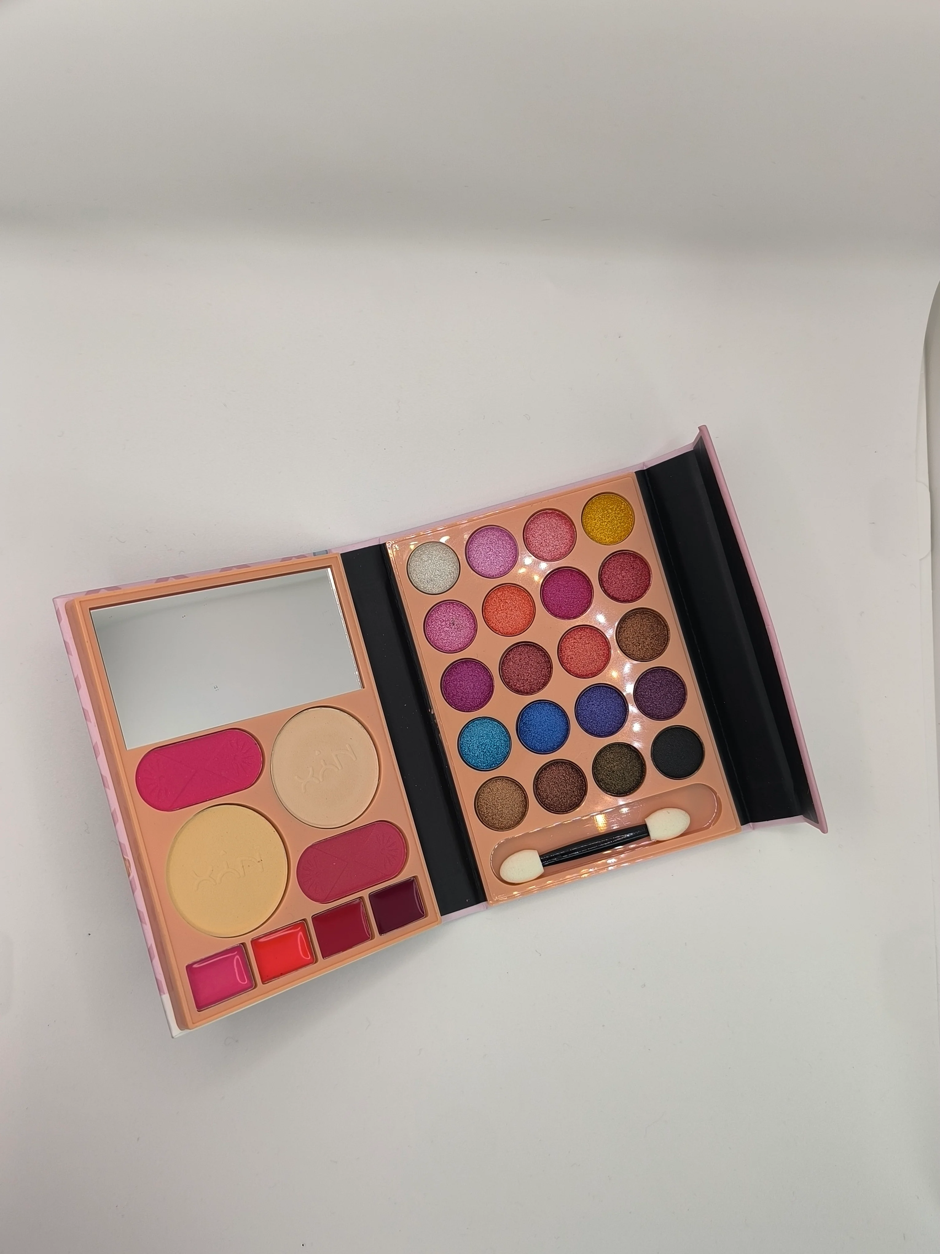 All-in-One Makeup Kit - Image 3