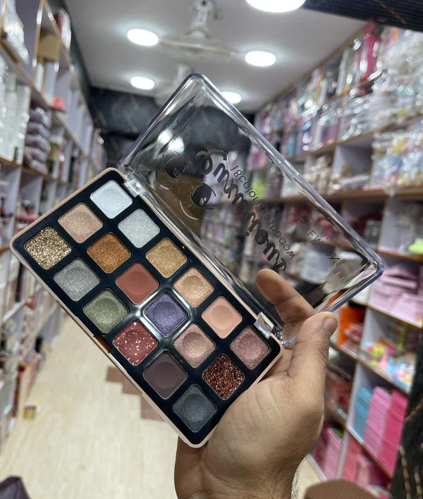 Gege Moon 18 Colors Luxurious Eyeshadow Palette - Image 3