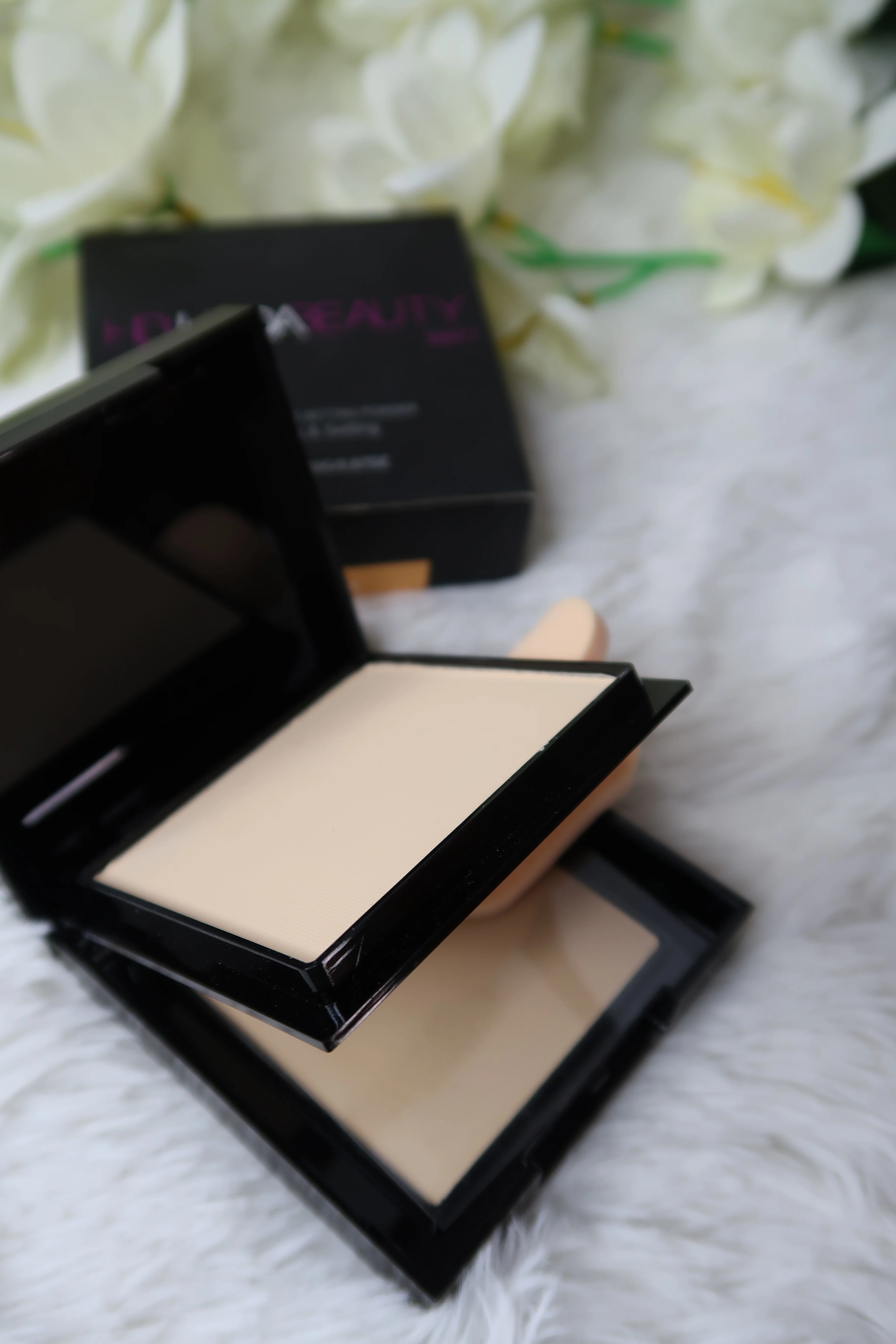 HUDA BEAUTY Easy pressed Baking & Setting Powder 2 in 1 - Image 5
