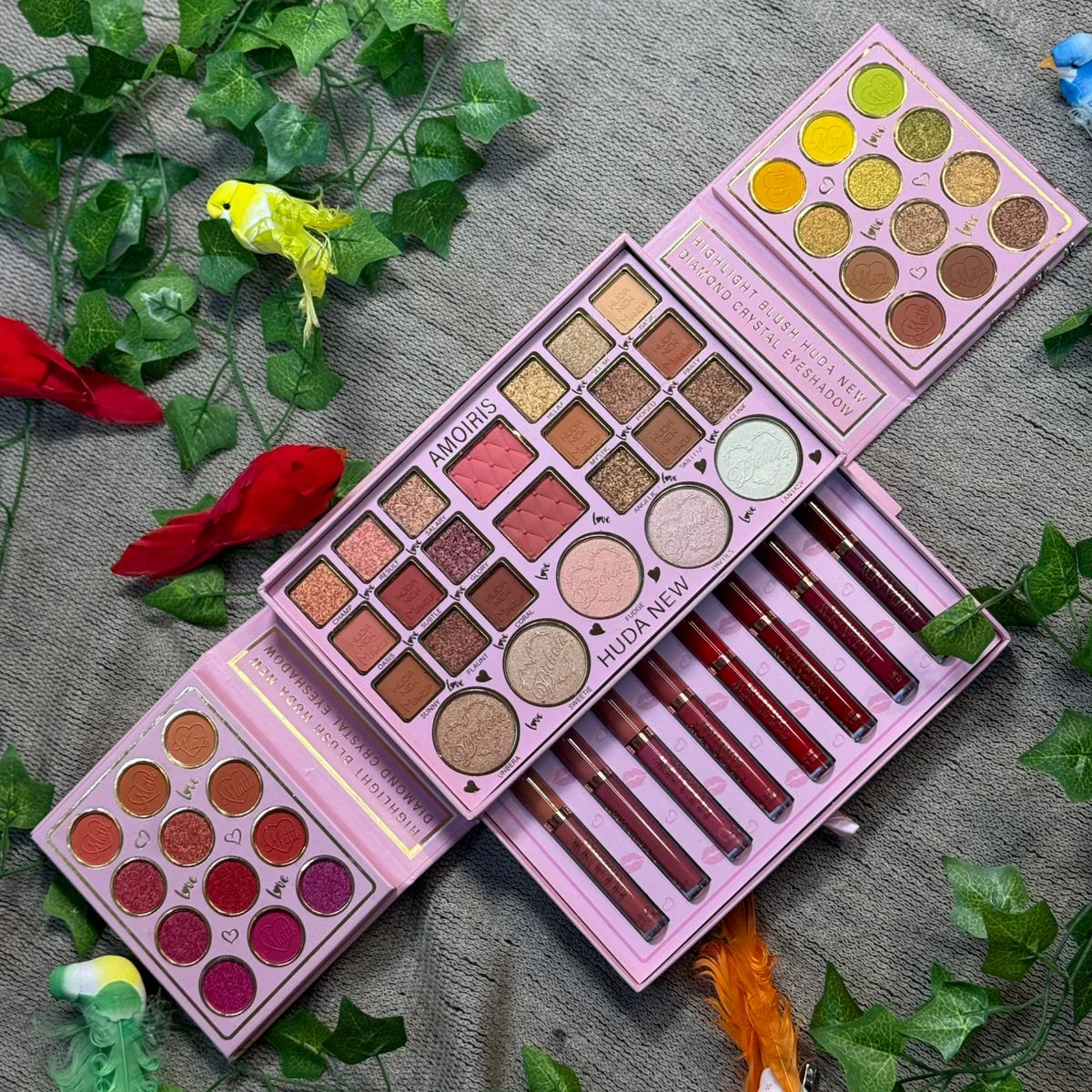 Huda New Amoris Eyeshadow All in 1 book