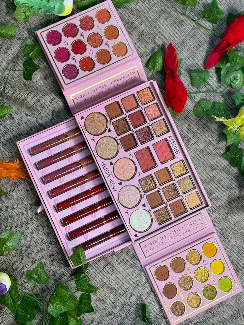 Huda New Amoris Eyeshadow All in 1 book - Image 2