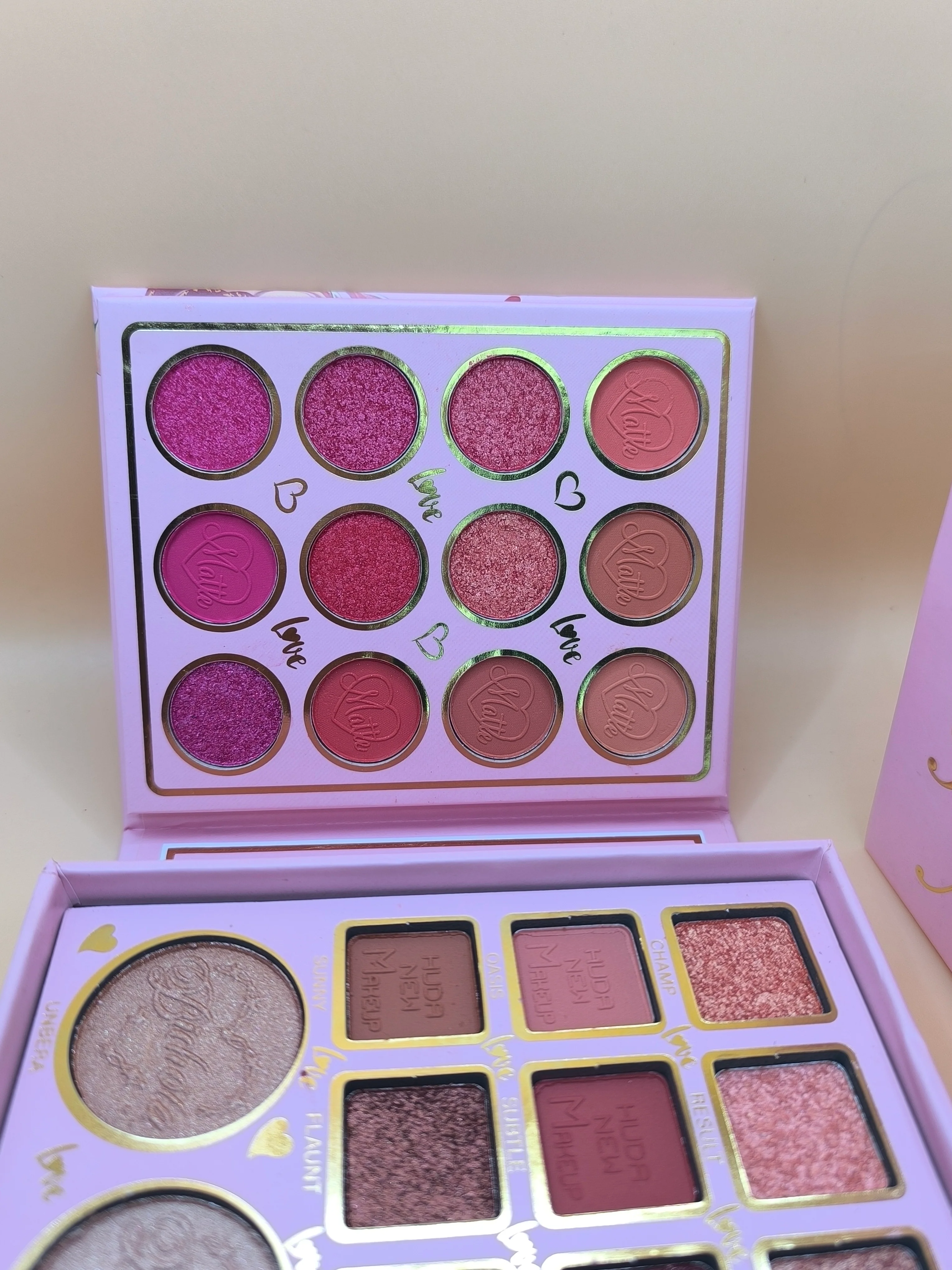 Huda New Amoris Eyeshadow All in 1 book - Image 4