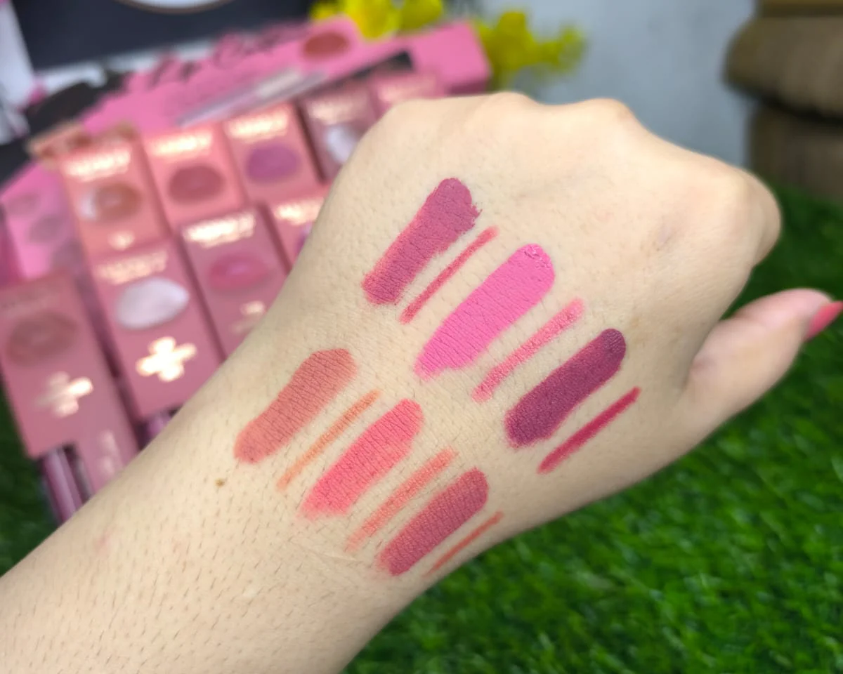 Hudamoji Ultra Matte Finish Lip Gloss And Lip Liner Lip Contour 2 in 1 - Image 6