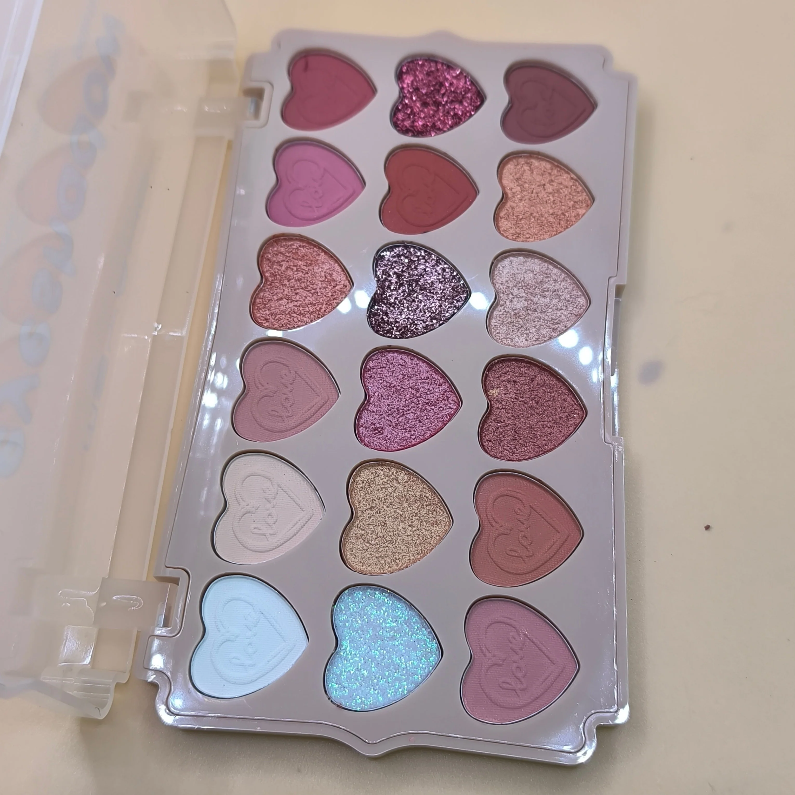 Msyaho Eyeshadow palette - Image 2