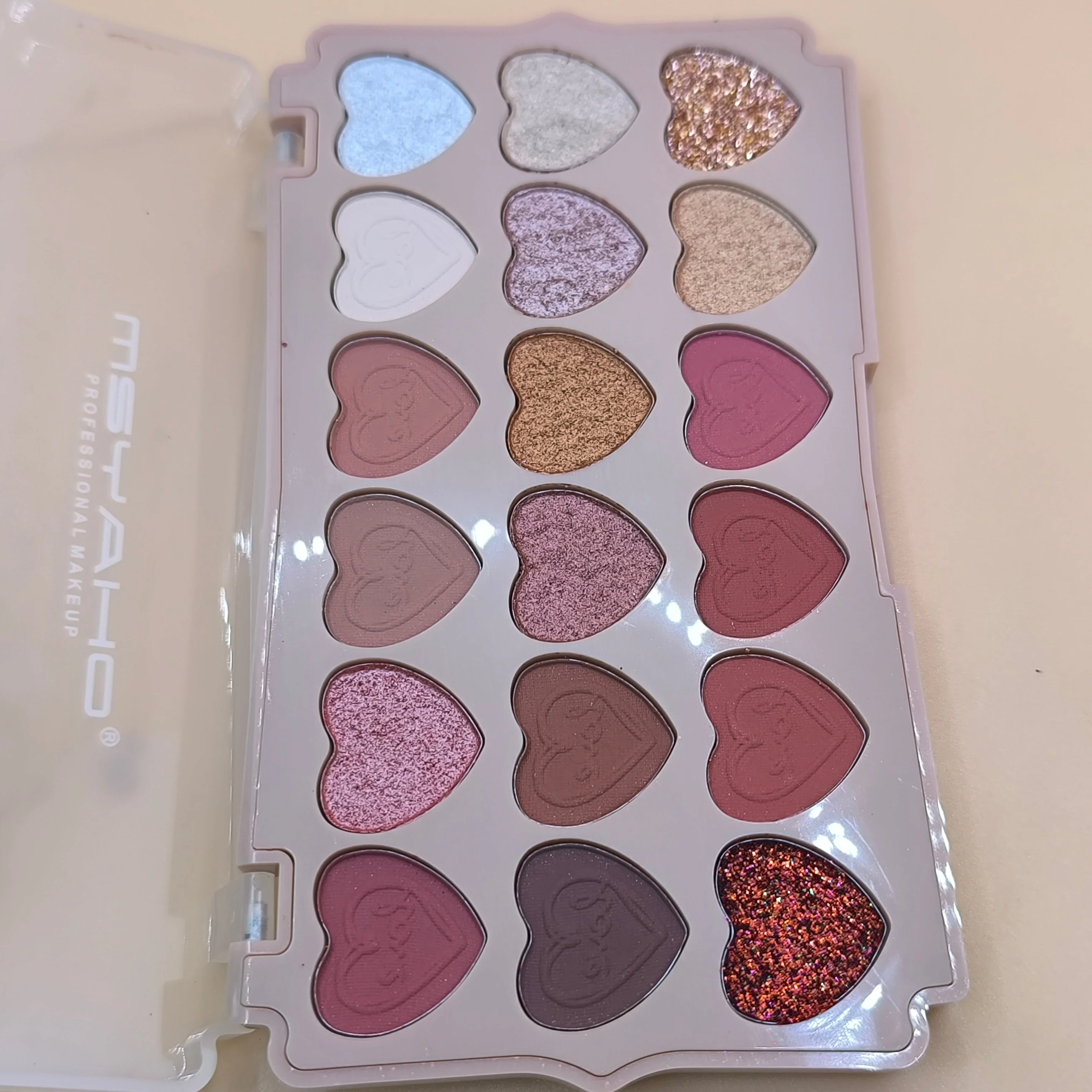 Msyaho Eyeshadow palette - Image 3