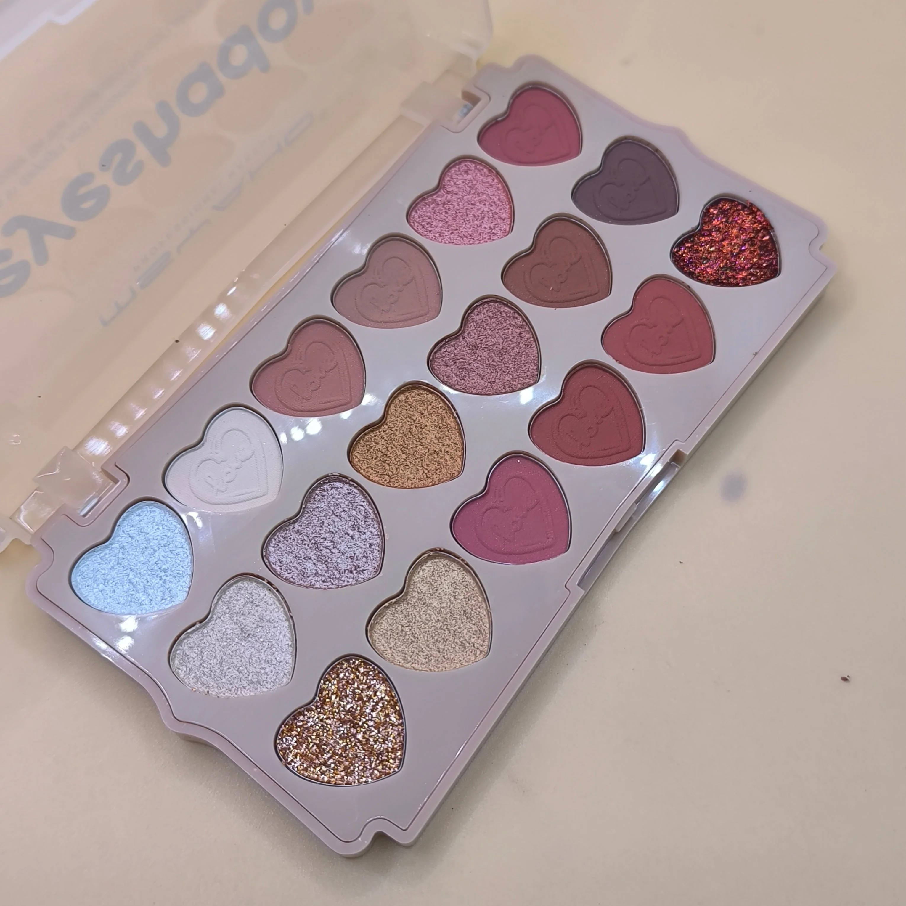 Msyaho Eyeshadow palette - Image 4